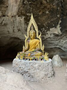 Buddha statue in Kai Lon Cave